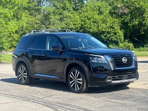 Used 2025 Nissan Pathfinder Platinum AWD/4WD image 1