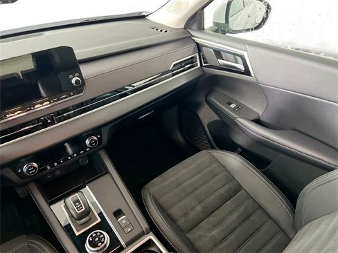 Used 2023 Mitsubishi Outlander SE image 22