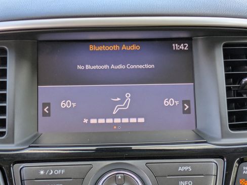 Used 2018 Nissan Pathfinder SV image 21