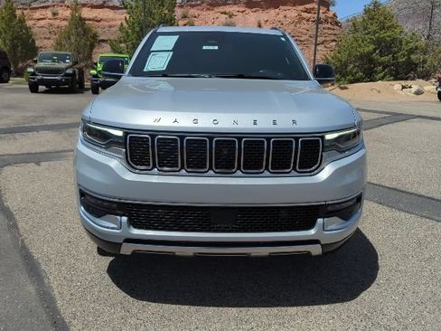 Used 2023 Jeep Wagoneer Series III w/ Premium Group I AWD/4WD image 2