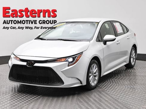 Used 2022 Toyota Corolla LE w/ LE Convenience Package FWD image 1