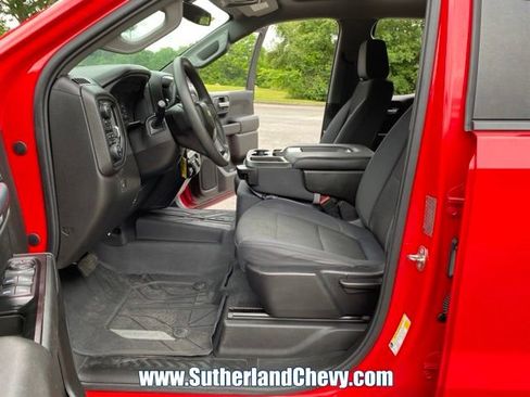 Used 2019 Chevrolet Silverado 1500 Custom w/ Custom Convenience Package AWD/4WD image 18