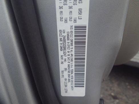 Used 2011 Chrysler Town & Country Touring FWD image 20