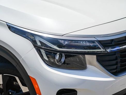 Used 2025 Kia Seltos S FWD image 3