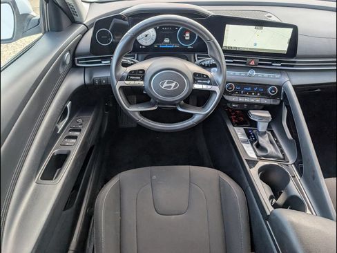 Used 2025 Hyundai Elantra SEL FWD image 11