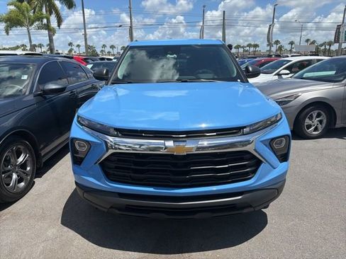 Used 2024 Chevrolet TrailBlazer LS w/ LS Convenience Package FWD image 3