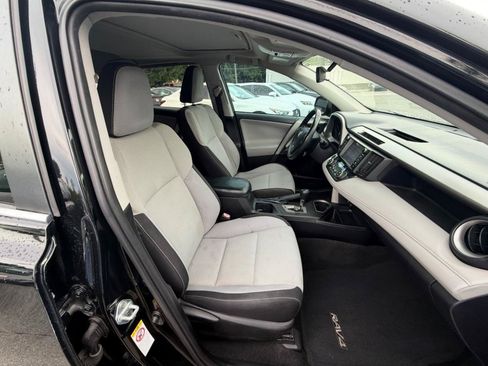 Used 2017 Toyota RAV4 XLE FWD image 32