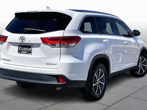 Used 2019 Toyota Highlander XLE image 12