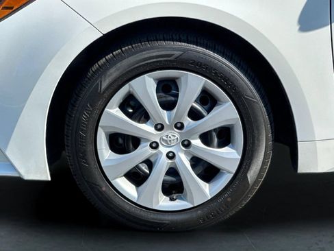 Used 2020 Toyota Corolla LE FWD image 29
