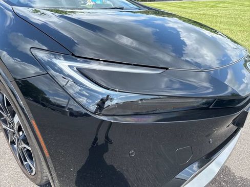 Used 2024 Toyota Prius Prime FWD image 12