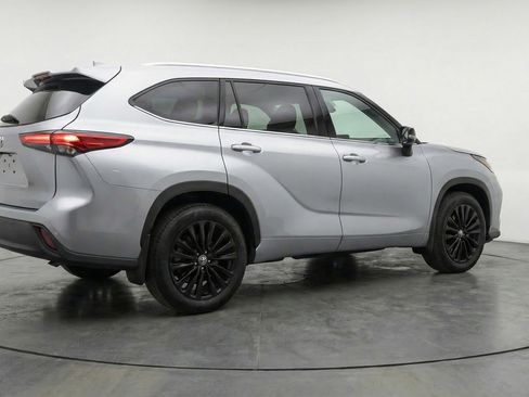 Used 2025 Toyota Highlander XSE image 9