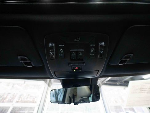 Used 2025 Toyota Sienna Platinum image 18