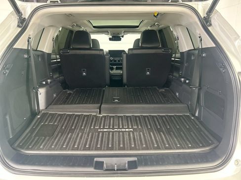 Used 2023 Toyota Highlander Platinum FWD image 26
