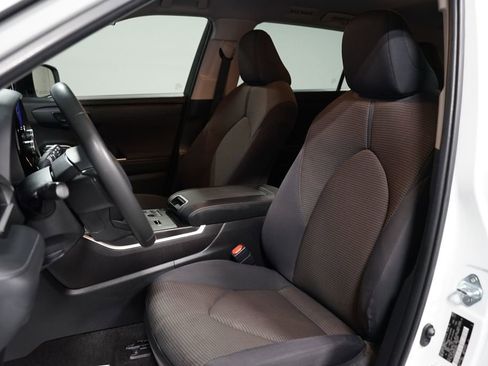 Certified 2024 Toyota Highlander LE image 27