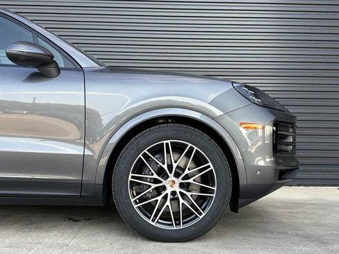 Certified 2026 Porsche Cayenne AWD/4WD image 10