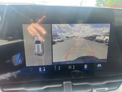 New 2026 Chevrolet Equinox LT w/ Convenience Package II FWD image 23