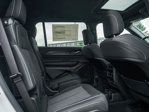 New 2025 Jeep Grand Cherokee L Laredo w/ Luxury Tech Group I image 12