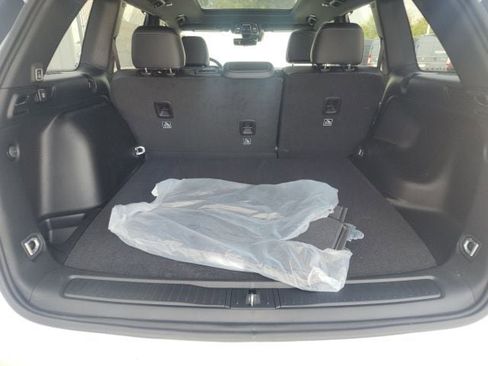 New 2025 Jeep Grand Cherokee Limited w/ Luxury Tech Group II image 24