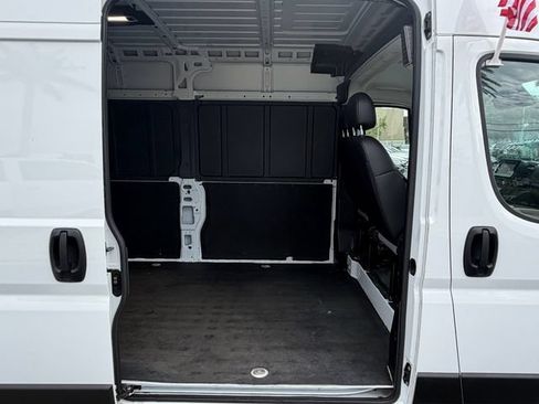 Used 2025 RAM ProMaster 2500 w/ Convenience Group FWD image 16
