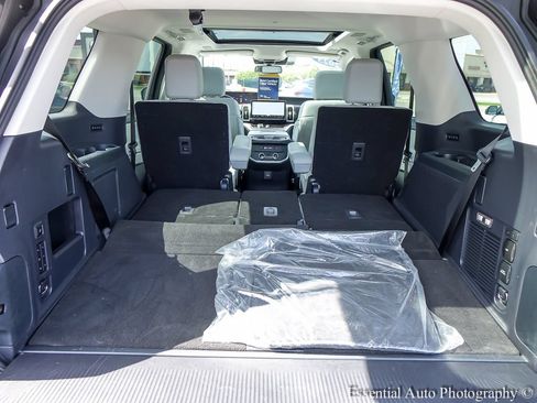 Used 2025 Ford Expedition Platinum w/ Platinum Ultimate Package AWD/4WD image 24