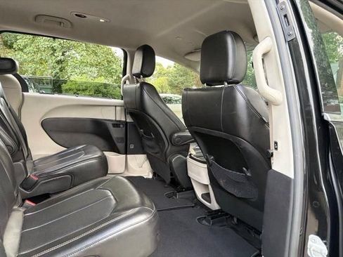 Used 2021 Chrysler Voyager Lxi FWD image 18