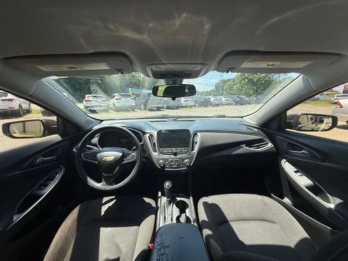 Used 2019 Chevrolet Malibu LS FWD image 9