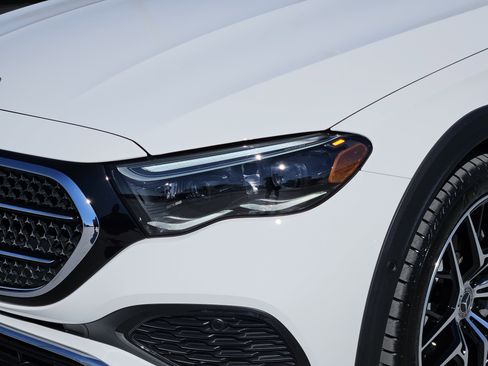 Used 2025 Mercedes-Benz E 450 4MATIC All-Terrain Wagon image 9