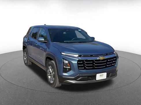 Used 2025 Chevrolet Equinox LT image 3