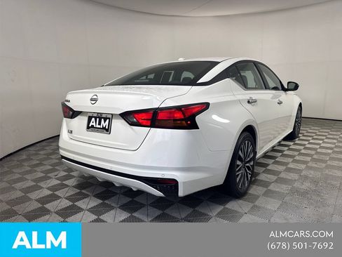 Used 2025 Nissan Altima 2.5 SV FWD image 6