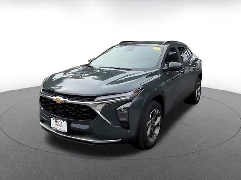 Used 2025 Chevrolet Trax LT image 7