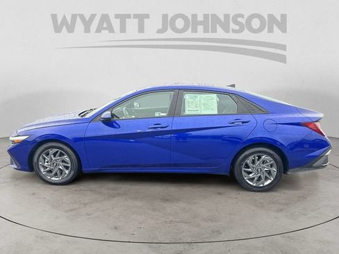 Used 2024 Hyundai Elantra SEL FWD image 2