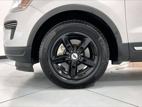 Used 2019 Ford Explorer XLT FWD image 10