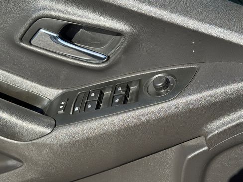 Used 2020 Chevrolet Trax LS FWD image 25