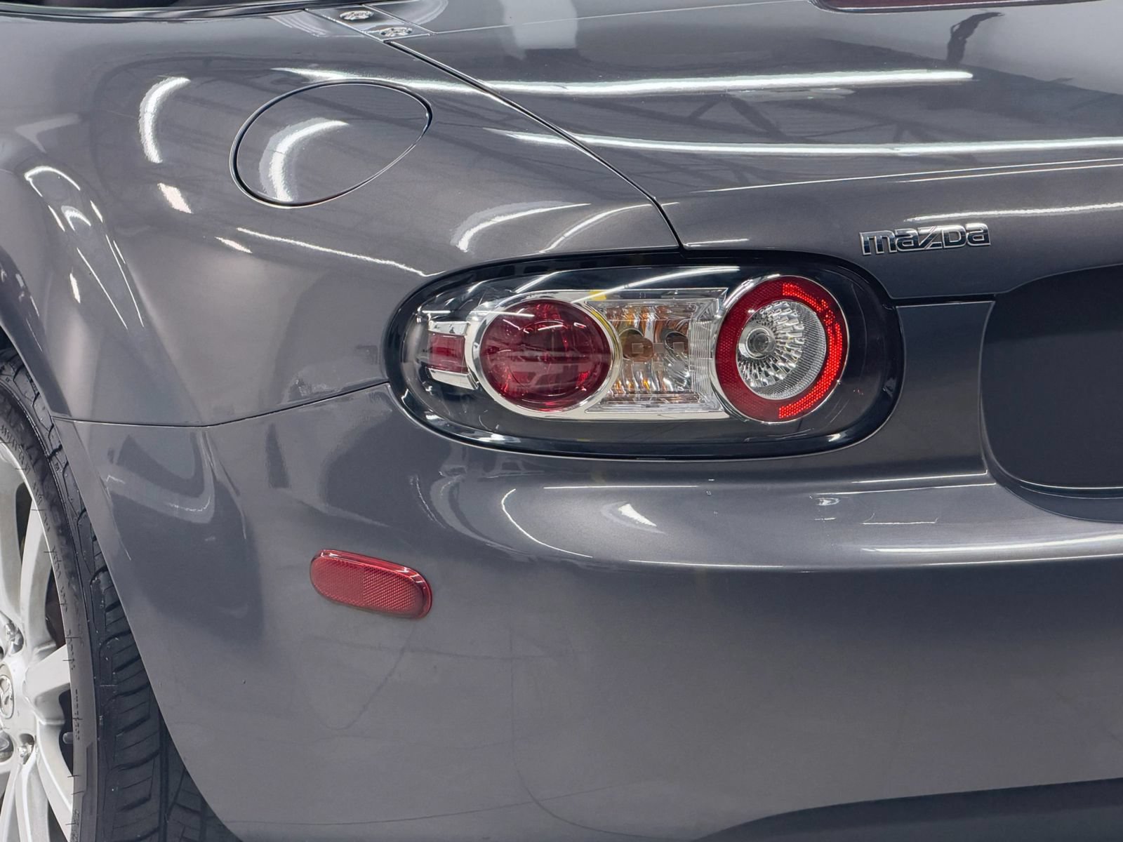 Used 2007 MAZDA MX-5 Miata Grand Touring w/ Premium Pkg RWD image 12