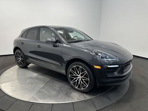 Certified 2026 Porsche Macan AWD/4WD image 9