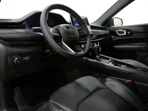 New 2026 Jeep Compass Latitude image 11