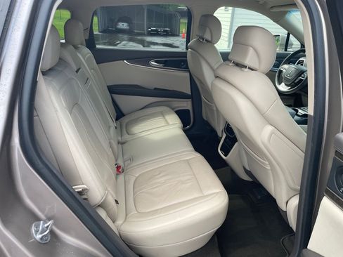 Used 2019 Lincoln Nautilus Reserve FWD image 21
