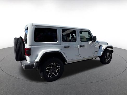 Used 2025 Jeep Wrangler Unlimited Sahara AWD/4WD image 14