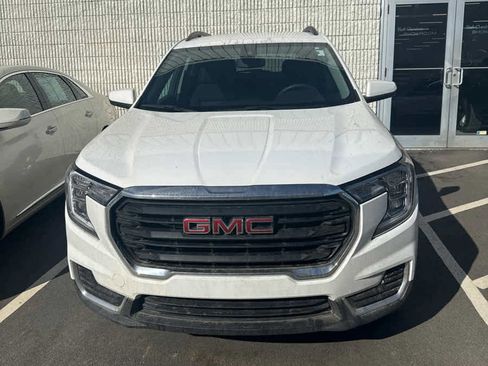 Used 2023 GMC Terrain SLE w/ Driver Convenience Package image 2