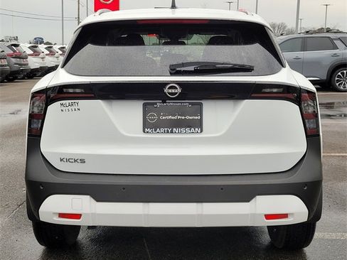 Used 2026 Nissan Kicks SV image 6