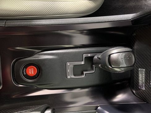 Used 2013 Nissan GT-R Premium image 16