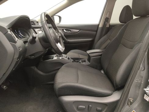 Used 2019 Nissan Rogue SV image 17