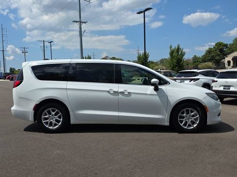 Used 2023 Chrysler Voyager LX FWD image 6