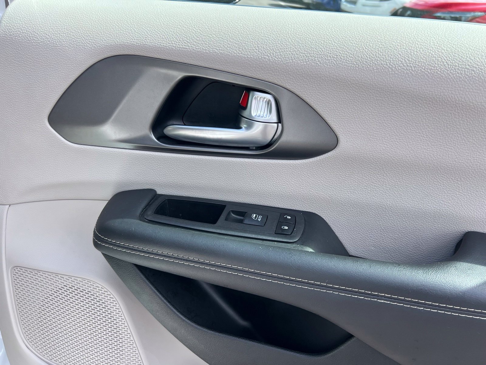 Used 2024 Chrysler Pacifica Touring-L FWD image 57
