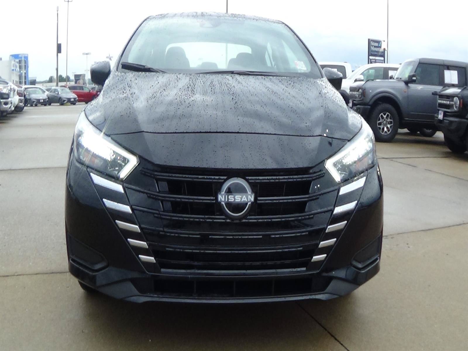 Used 2025 Nissan Versa SV FWD image 3