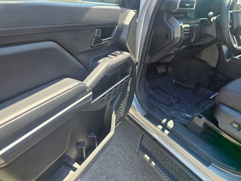 Used 2025 Toyota Tacoma SR5 AWD/4WD image 20