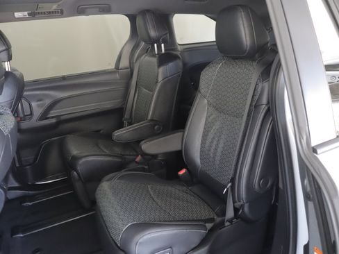 Used 2023 Toyota Sienna XSE AWD/4WD image 13