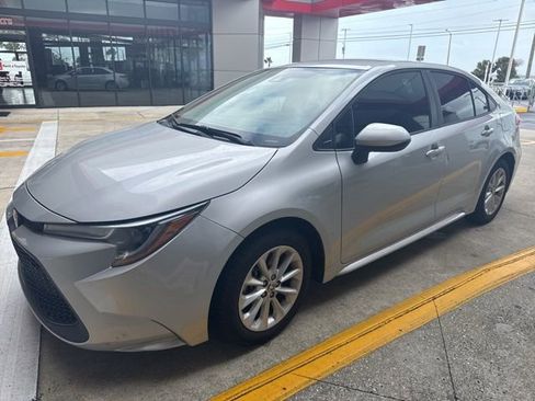 Used 2021 Toyota Corolla LE w/ LE Convenience Package image 2