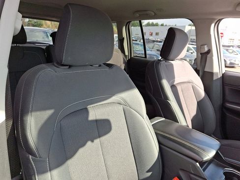 Used 2024 Jeep Grand Cherokee Laredo image 13