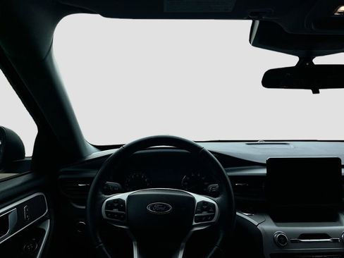 Used 2023 Ford Explorer XLT image 21